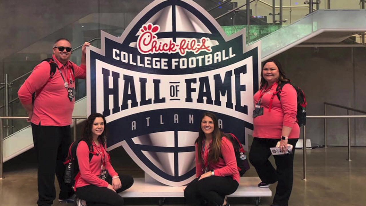UNOH students volunteer for Super Bowl LIII 3.jpg